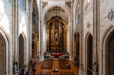 Salamanca, İspanya - 15 Ocak 2022: San Esteban Manastırı 'nın iç manzarası