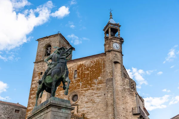 Άγαλμα Του Francisco Pizarro Κατακτητής Ενάντια Στον Καθεδρικό Ναό Του — Φωτογραφία Αρχείου
