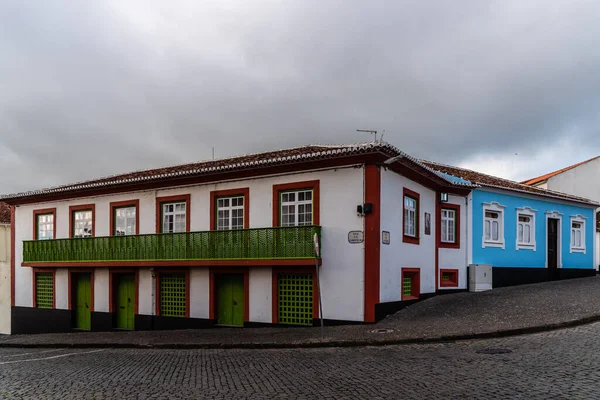 Angra Heroismo Portugal Julho 2022 Casas Coloniais Tradicionais Pintadas Cores — Fotografia de Stock