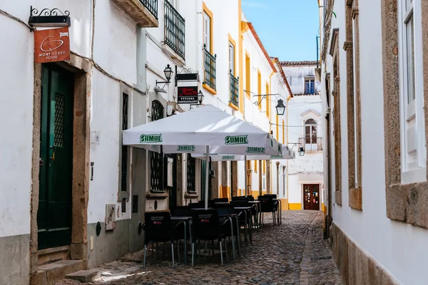 Evora Portugal Junio 2022 Calle Estrecha Casco Antiguo Evora Con —  Fotos de Stock