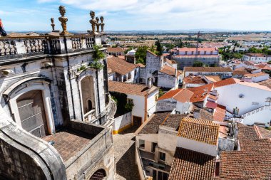 Evora Katedrali 'nin çatıları. Alentejo, Portekiz. Yazın güneşli günü