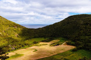 Angra do Heroismo 'daki Monte Brasil Caldeira, Terceira Adası, Azores, Portekiz. Volkanik kaldera