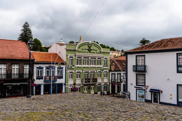Angra Heroismo Portugalsko Července 2022 Ulice Tradičními Koloniálními Domy Malovanými — Stock fotografie