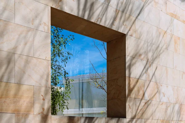 Zamora, İspanya - 7 Nisan 2023: Campo Baeza mimarının Kastilya ve Leon İdari Ofis Binası. Kastilya ve Leon 'un Danışmanı