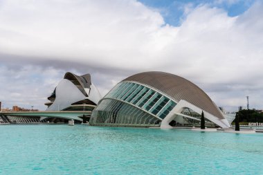 Valencia, İspanya - 30 Temmuz 2023: Sanat ve Bilim Şehri manzarası. Ünlü İspanyol mimar Santiago Calatrava tarafından tasarlandı.