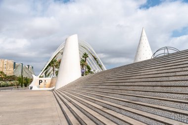 Valencia, İspanya - 30 Temmuz 2023: Sanat ve Bilim Şehri manzarası. Ünlü İspanyol mimar Santiago Calatrava tarafından tasarlandı.