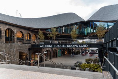 Londra, İngiltere - 25 Ağustos 2023: Kings Cross 'taki Kömür Yard bölgesi