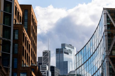 Londra, İngiltere - 25 Ağustos 2023: Liverpool Caddesi yakınlarındaki Londra şehrindeki modern ofis binalarının görüntüsü. Bishopsgate Mahkemesi