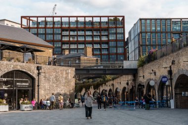 Londra, İngiltere - 25 Ağustos 2023: Kings Cross 'taki Kömür Yard bölgesi