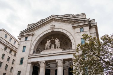 Londra, İngiltere - 25 Ağustos 2023: Bush Evi. Kings Koleji Strand Kampüsü 'nün tarihi binası