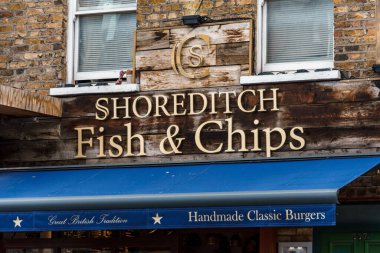 Londra, İngiltere - 25 Ağustos 2023: Brick Lane 'de Shoreditch Fish and Chips