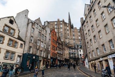 Edinburgh, İngiltere - Aralık 2023: Victoria Caddesi Noel zamanı