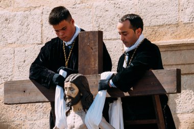 Zamora, İspanya - 7 Nisan 2023: Zamora 'daki Paskalya haftasında iniş sahnesi.