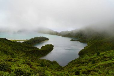 Portekiz, Azores 'teki Sao Miguel Adası' ndaki Lagoa do Fogo.