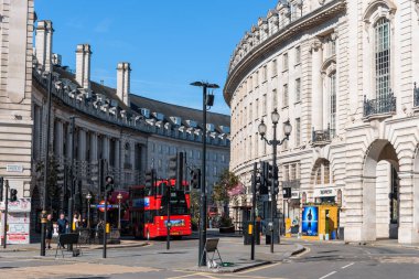 Londra, İngiltere - 27 Ağustos 2023: Picadilly Sirki yaz mevsimi boyunca.