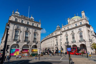 Londra, İngiltere - 27 Ağustos 2023: Picadilly Sirki yaz mevsimi boyunca.