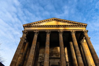 Glasgow, İngiltere - 6 Aralık 2023: Glasgow Üniversitesi. Tarihi bina