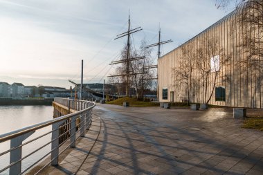 Glasgow, İngiltere - 6 Aralık 2023: Glasgow, İskoçya 'nın Yorkhill bölgesinde Zaha Hadid Architect' in Riverside Müzesi. Ulaşım Müzesi