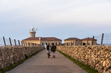 Ciutadella, İspanya - 13 Mayıs 2024: Punta Nati Deniz Feneri Gün batımında