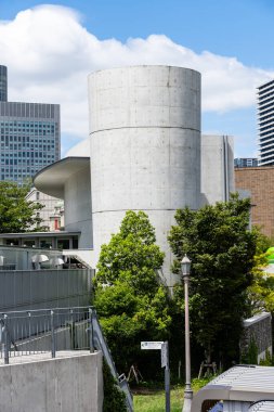 Osaka, Japonya - 17 Ağustos 2024: Nakanoshima Çocuk Kitap Ormanı Tadao Ando mimarı