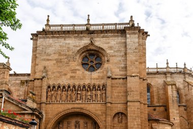 İspanya 'nın tarihi Ciudad Rodrigo kasabasındaki Aziz Mary Katedrali..