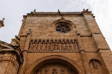 İspanya 'nın tarihi Ciudad Rodrigo kasabasındaki Aziz Mary Katedrali..