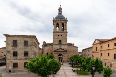 İspanya 'nın tarihi Ciudad Rodrigo kasabasındaki Aziz Mary Katedrali..