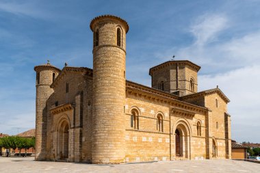 İspanya, Palencia 'daki San Martin of Fromista' nın Romanesk kilisesi. Dış Görünüm