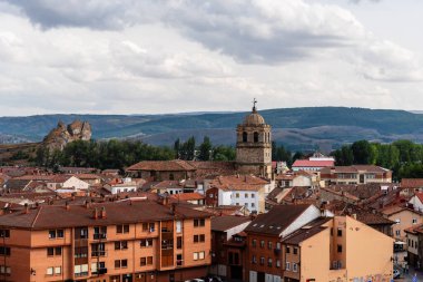 Aguilar de Campoo şehri İspanya 'nın Kastilya Leon bölgesinde Palencia' da bir kasaba..