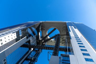 Osaka, Japonya - 17 Ağustos 2024: Osaka 'daki Umeda Gökyüzü Binası.