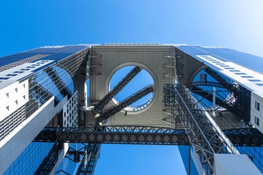 Osaka, Japonya - 17 Ağustos 2024: Osaka 'daki Umeda Gökyüzü Binası.