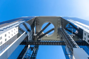 Osaka, Japonya - 17 Ağustos 2024: Osaka 'daki Umeda Gökyüzü Binası.