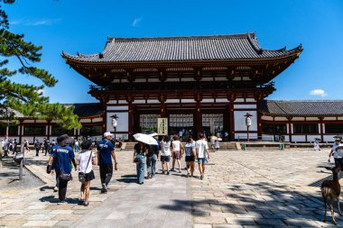 Nara, Japonya - 14 Ağustos 2024: Todai-ji Tapınağı, Nara. Budist tapınağı. Dış görünüm