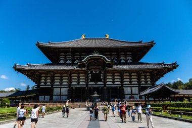 Nara, Japonya - 14 Ağustos 2024: Todai-ji Tapınağı, Nara. Budist tapınağı. Dış görünüm