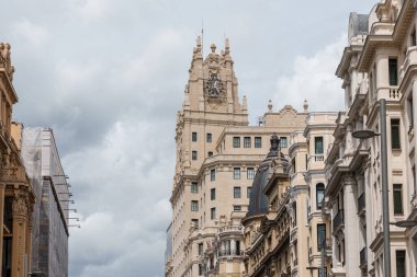 Central Madrid 'de Gran Via ve Barquillo' daki Eski Lüks Konut Binaları.