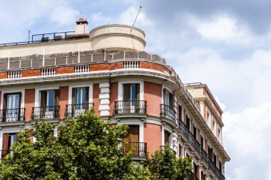 Central Madrid 'de Gran Via ve Barquillo' daki Eski Lüks Konut Binaları.