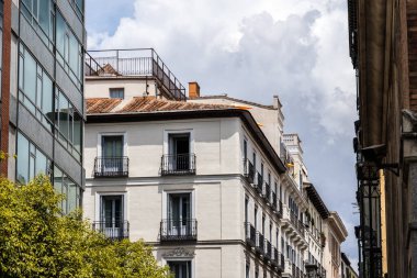 Central Madrid 'de Gran Via ve Barquillo' daki Eski Lüks Konut Binaları.