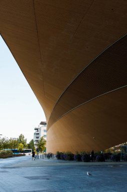 Helsinki, Finlandiya - 19 Ağustos 2024: Helsinki Merkez Kütüphanesi. Dış görünüm