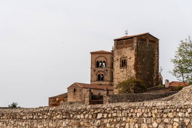 Trujillo 'nun ortaçağ mimarisi ve taş duvarları, İspanya' nın Extremadura 'sı, tarihsel cazibesini yansıtıyor..
