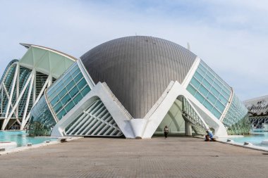 Valencia, İspanya - 15 Mayıs 2025 Valencia Sanat ve Bilim Şehri 'ne bakın. Ünlü İspanyol mimar Santiago Calatrava tarafından tasarlandı.