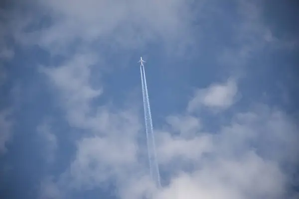 Avião Voa Céu — Fotografia de Stock