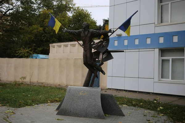 우크라이나 오데사 2022 우크라이나 국기와 비소츠키 기념비 — 스톡 사진