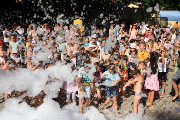 Odessa Ucrania Julio 2023 Los Niños Divierten Una Fiesta Espuma — Foto de Stock