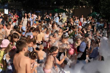 Odessa Ukrayna 15 Temmuz 2023 Çocuklar köpük partisinde iyi eğlenceler