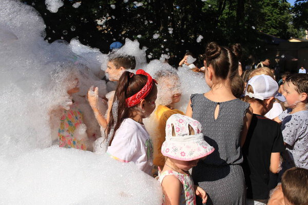 Одесса Украина 15 Июля 2023 Дети веселятся на пенной вечеринке