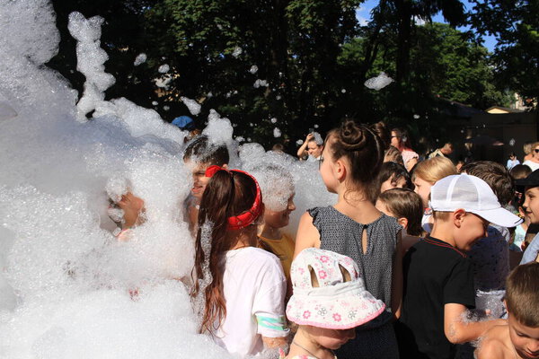 Одесса Украина 15 Июля 2023 Дети веселятся на пенной вечеринке