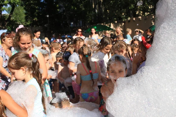 Οδησσός Ουκρανία Ιούλιος 2023 Παιδιά Έχουν Διασκέδαση Στο Πάρτι Αφρού Φωτογραφία Αρχείου