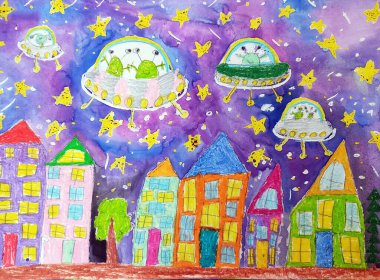 Suluboya çocuklar çiziyor. Roketin ve astronotun, evrende ve uzay gezegenlerinde uzaylılarla el çizimi uçuşu. Çocukça bir kalem sanatı.