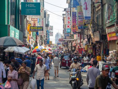 Colombo, Sri Lanka - Seylan 'daki işlek sokak pazarı