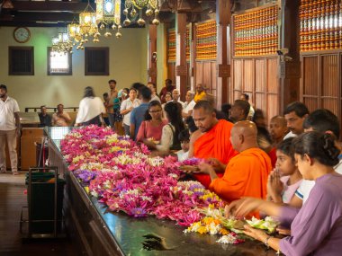 Kandy, Sri Lanka, Seylan Adası: Sri Dalada Maligawa, Kutsal Diş Anıtı Tapınağı